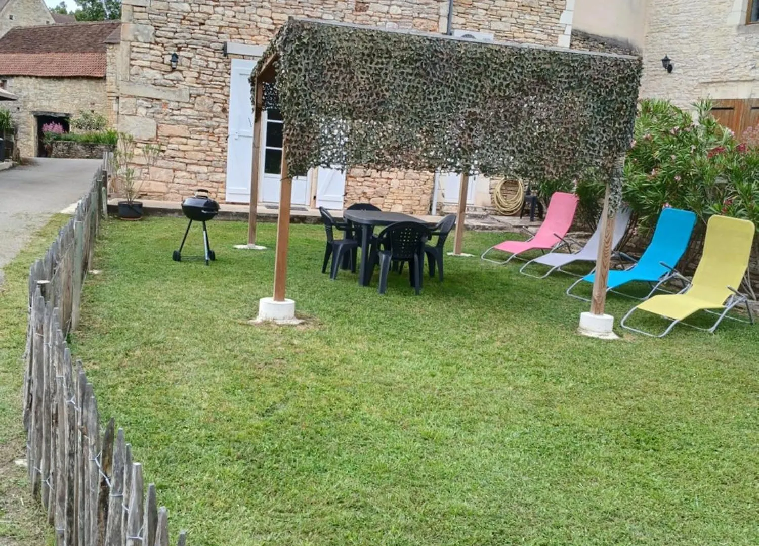 Gite Les Lauriers Roses - Petit Coin De Paradis - 4P Lavercantiere Holiday home